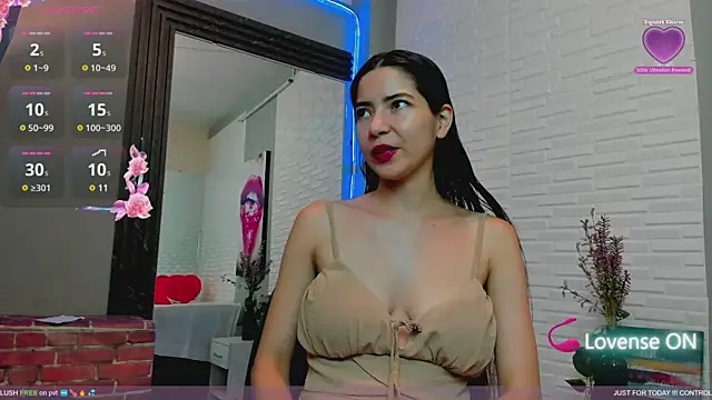 sweetieandjuicyy online show from February 17, 2:28 pm