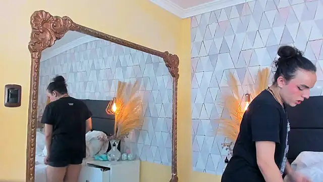 JustinePerry online show from April 3, 4:08 am