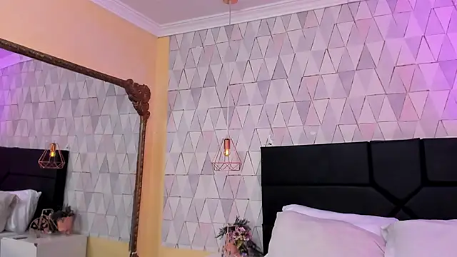 JustinePerry online show from April 20, 4:04 am