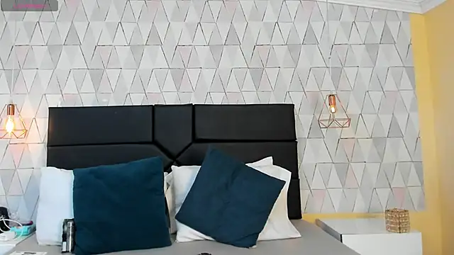 JustinePerry online show from December 21, 4:03 am