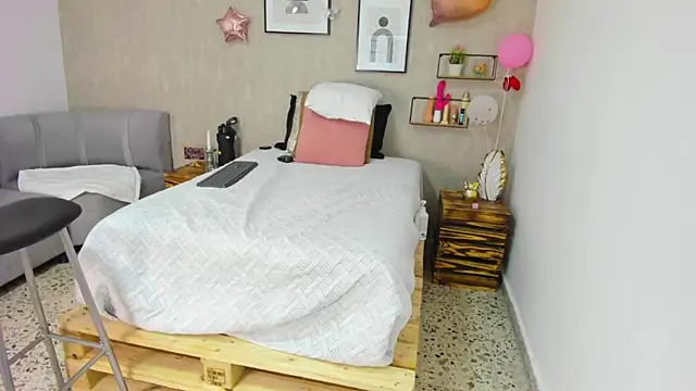 afrodita martinez online show from February 19, 2:44 pm