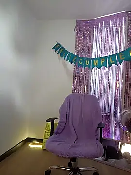 Snapshot of 911Calling chatting on February 7, 8:10 pm 911Calling online show from February 7, 8:10 pm