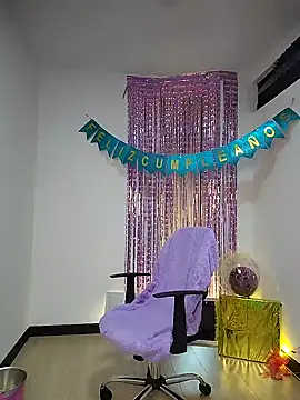 Snapshot of 911Calling chatting on February 8, 2:36 am 911Calling online show from February 8, 2:36 am