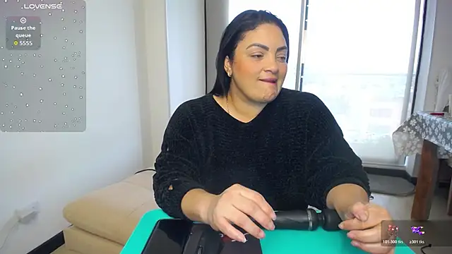 Snapshot of 911Calling chatting on November 16, 7:40 pm 911Calling online show from November 16, 7:40 pm