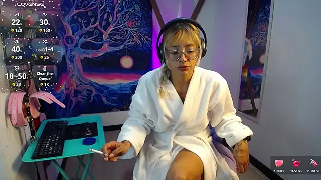 Snapshot of 911Calling chatting on November 7, 8:35 pm 911Calling online show from November 7, 8:35 pm