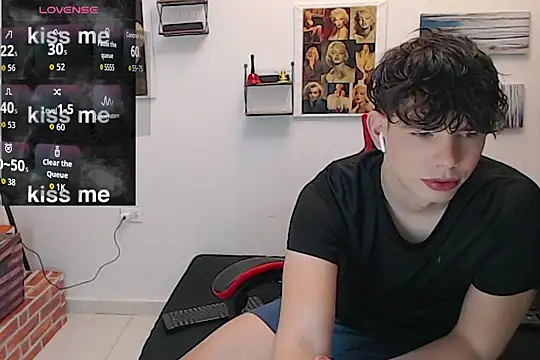 Snapshot of Angelo-cianuro- chatting on October 8, 1:07 am Angelo-cianuro- online show from October 8, 1:07 am