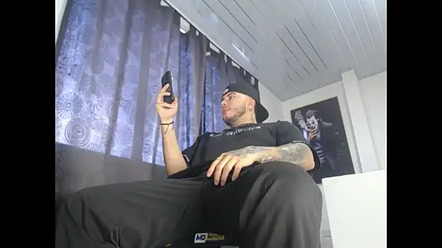 Snapshot of Dexter-T chatting on October 14, 10:09 pm Dexter-T online show from October 14, 10:09 pm