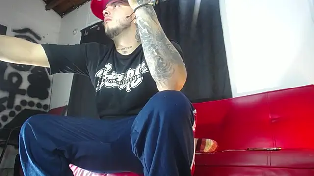 Snapshot of Dexter-T chatting on December 17, 4:56 am Dexter-T online show from December 17, 4:56 am