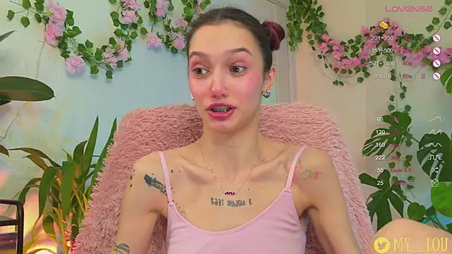 Snapshot of MyLou_ chatting on February 19, 3:49 pm MyLou online show from February 19, 3:49 pm