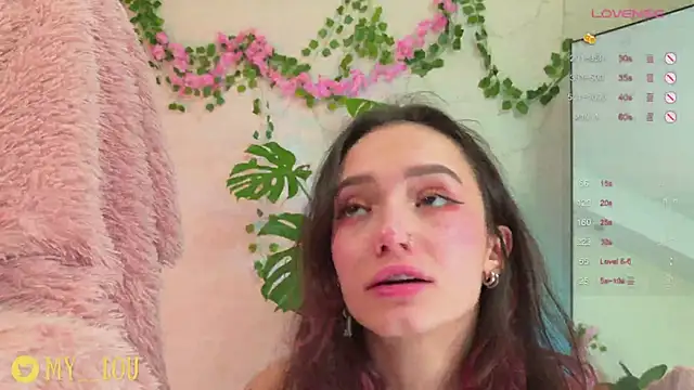 Snapshot of MyLou_ chatting on February 16, 7:05 pm MyLou online show from February 16, 7:05 pm