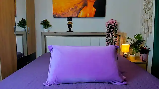 Snapshot of sweetangell69_ chatting on March 2, 4:02 am sweetangell69 online show from March 2, 4:02 am