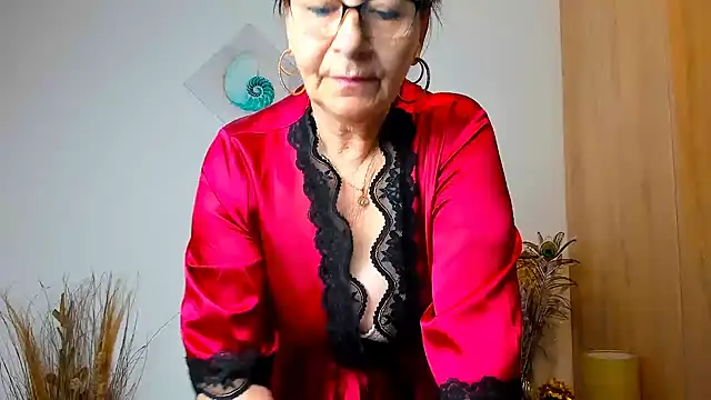 sweetangell69  online show from April 6, 3:35 am