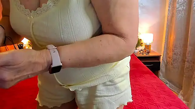 Snapshot of sweetangell69_ chatting on June 4, 2:16 am sweetangell69 online show from June 4, 2:16 am