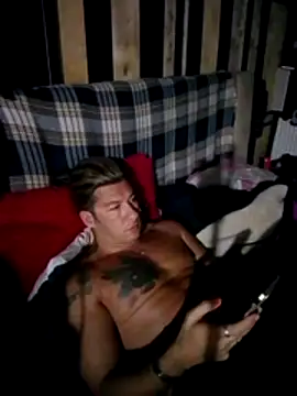 Lovely milk online show from November 17, 9:30 pm