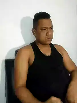 Snapshot of latinblack01 chatting on December 17, 3:06 pm latinblack01 online show from December 17, 3:06 pm