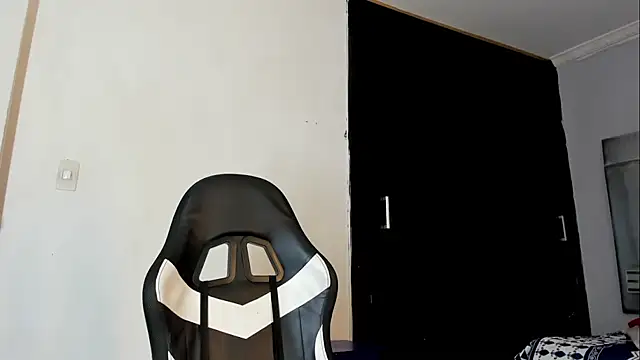 Snapshot of La_Perversa69 chatting on October 10, 7:47 pm La Perversa69 online show from October 10, 7:47 pm