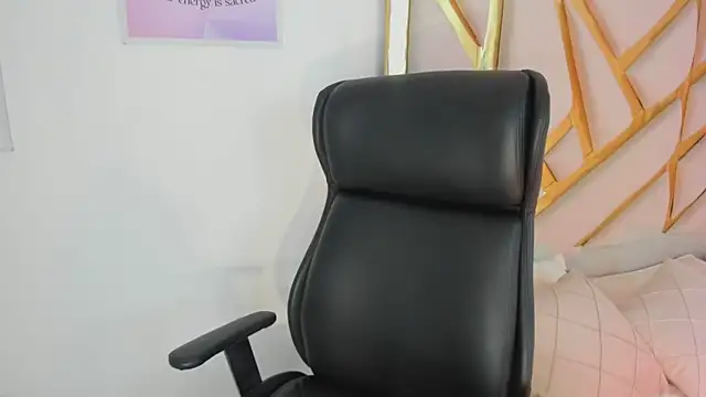 LanaJones  online show from May 26, 1:20 pm