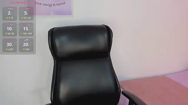 LanaJones  online show from April 15, 1:15 pm