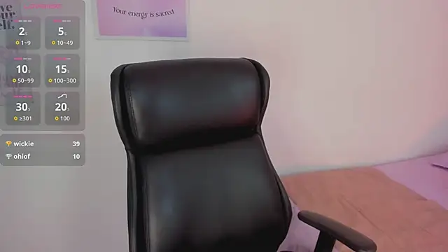 LanaJones  online show from April 18, 7:07 pm