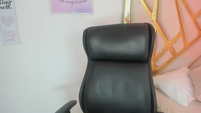 LanaJones  online show from June 4, 1:27 pm