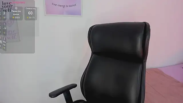 LanaJones  online show from April 17, 1:25 pm