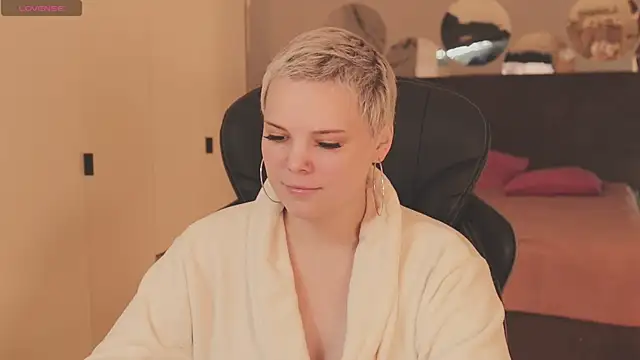 LikaBerry1 online show from November 25, 11:43 am