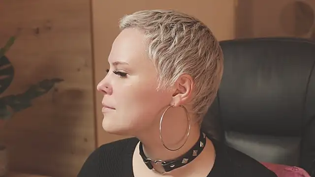 LikaBerry1 online show from November 18, 12:30 pm