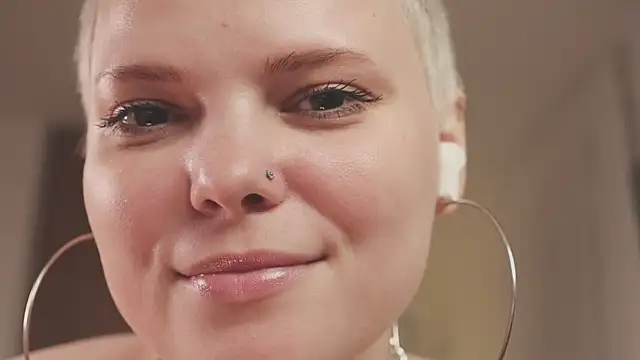 LikaBerry1 online show from April 16, 6:19 pm