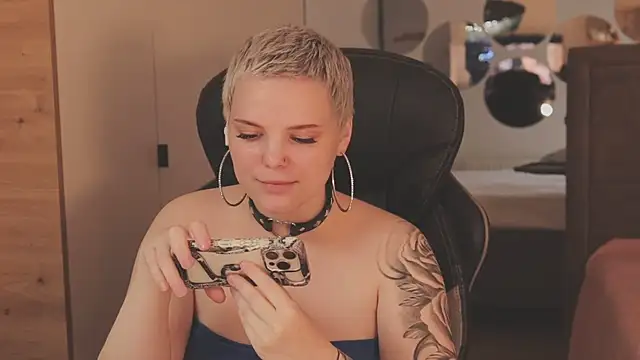 LikaBerry1 online show from November 28, 1:33 pm