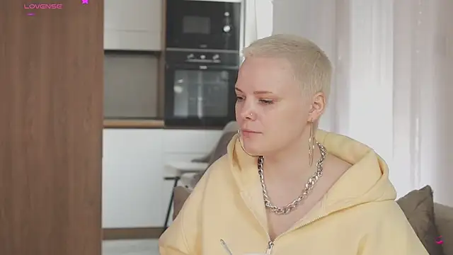 LikaBerry1 online show from April 13, 4:11 pm