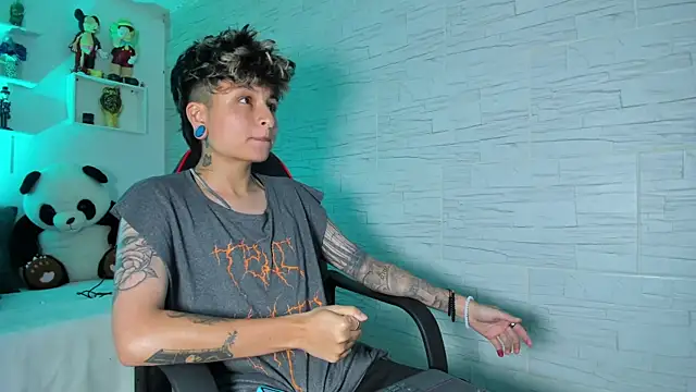 ZuryRamirez  online show from November 13, 9:30 pm