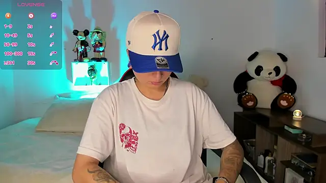 ZuryRamirez  online show from May 22, 8:07 pm