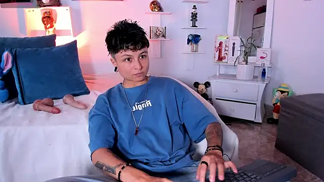 ZuryRamirez  online show from December 19, 8:33 pm