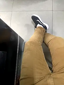 Snapshot of Hjsjsjsjjd chatting on November 5, 12:41 pm Hjsjsjsjjd online show from November 5, 12:41 pm