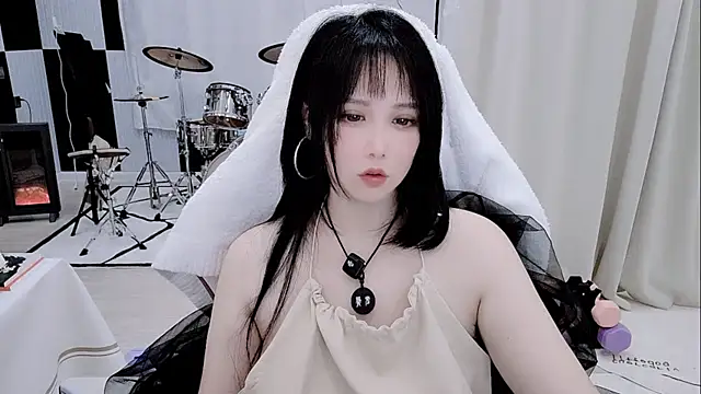 Vaness-a online show from April 4, 2:45 pm