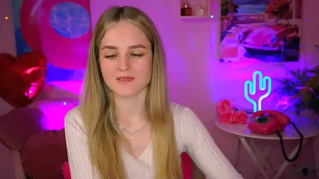 Snapshot of DeboraLarson chatting on March 10, 9:56 am DeboraLarson online show from March 10, 9:56 am