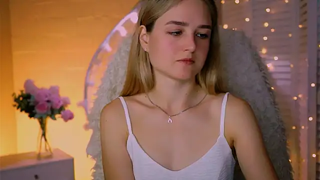 Snapshot of DeboraLarson chatting on September 14, 3:40 am DeboraLarson online show from September 14, 3:40 am