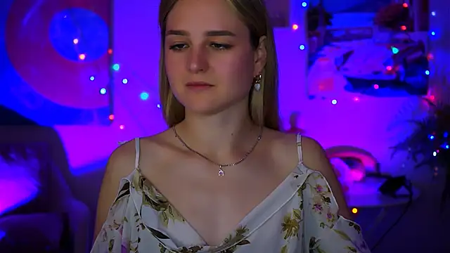 Snapshot of DeboraLarson chatting on October 11, 5:30 am DeboraLarson online show from October 11, 5:30 am