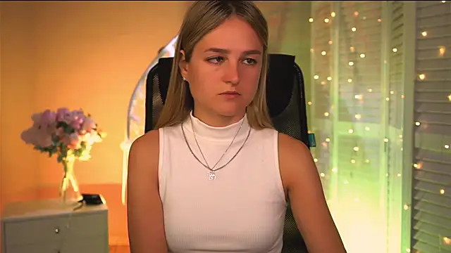 DeboraLarson online show from April 7, 3:19 am