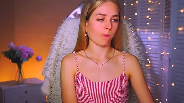 Snapshot of DeboraLarson chatting on October 4, 3:52 am DeboraLarson online show from October 4, 3:52 am