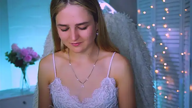 Snapshot of DeboraLarson chatting on September 25, 7:14 am DeboraLarson online show from September 25, 7:14 am