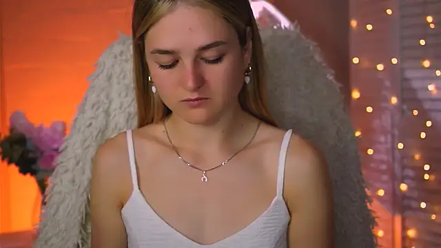 Snapshot of DeboraLarson chatting on September 22, 4:07 am DeboraLarson online show from September 22, 4:07 am