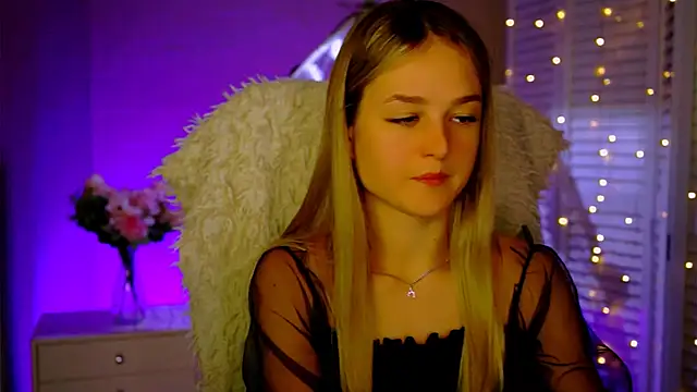 DeboraLarson online show from November 28, 4:23 am