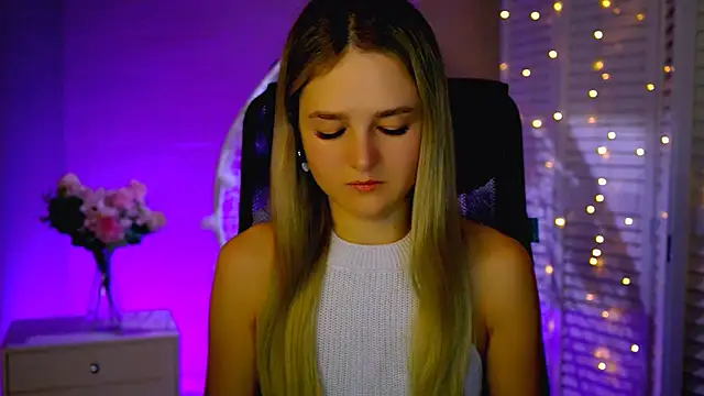 DeboraLarson online show from November 29, 3:39 am