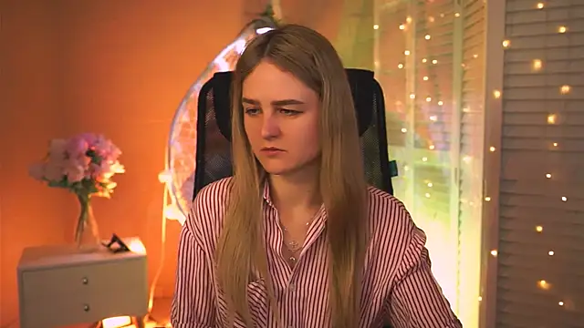 DeboraLarson online show from March 5, 3:25 am