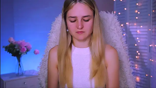 Snapshot of DeboraLarson chatting on October 3, 7:10 am DeboraLarson online show from October 3, 7:10 am