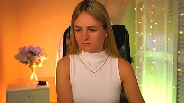 DeboraLarson online show from April 1, 3:08 am