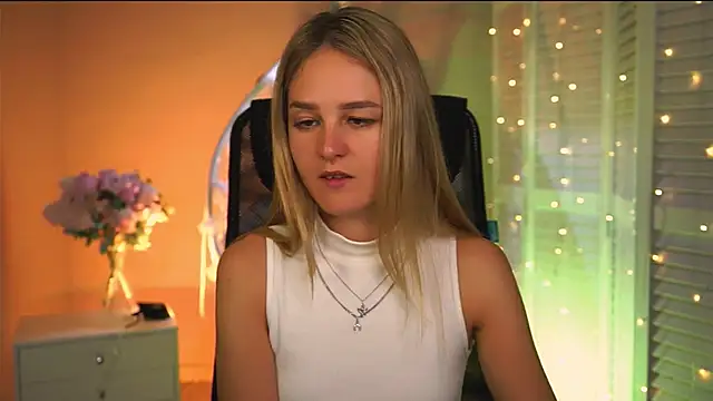 DeboraLarson online show from April 6, 3:13 am