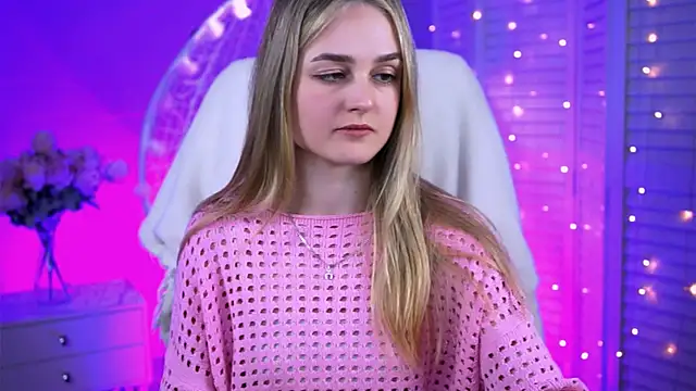 Snapshot of DeboraLarson chatting on March 19, 7:18 am DeboraLarson online show from March 19, 7:18 am