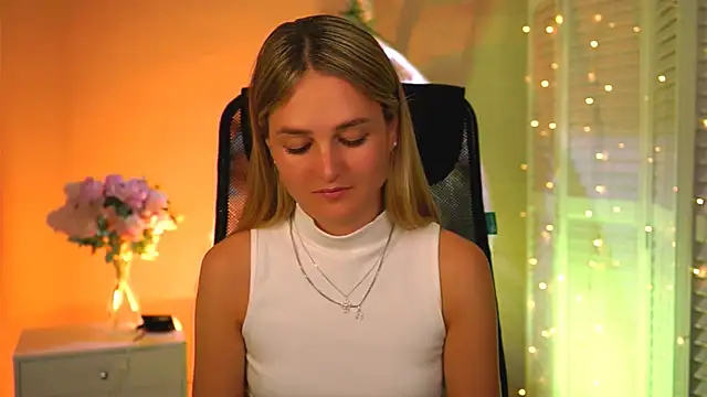 DeboraLarson online show from April 2, 3:13 am